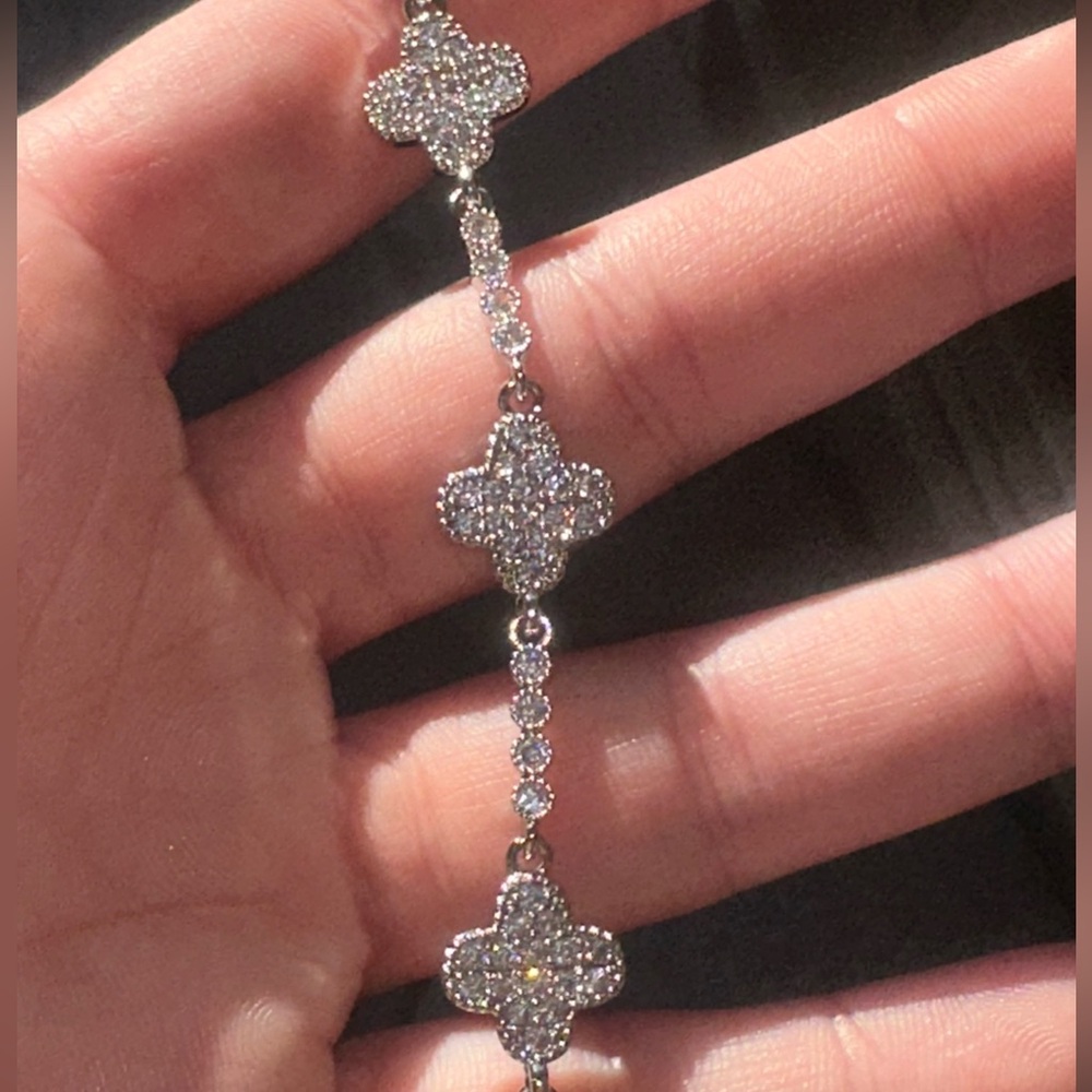Silver color triple clover bracelet